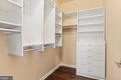 43589 Mcdowell Sq, Leesburg VA  20176-6528 exterior