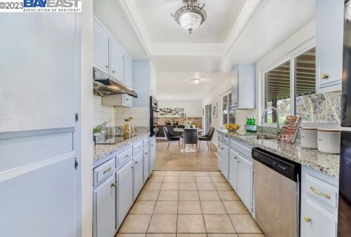 1549 Woodland Dr, West Pittsburg CA  94565-5633 exterior