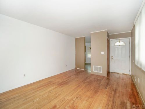 80 Star St, Iselin NJ  08830-1860 exterior