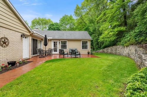 1316 Fox Chapel Rd, Pittsburgh PA  15238-1844 exterior