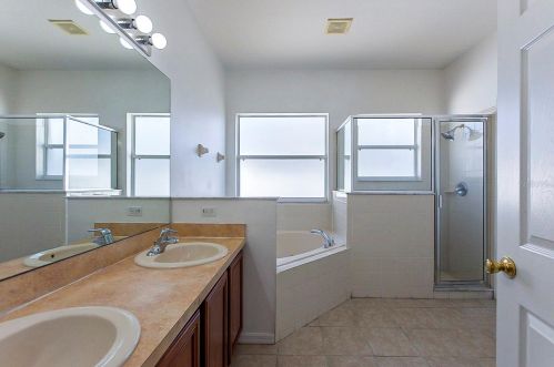 13 Inconnu Dr, Kissimmee FL  34759-4832 exterior