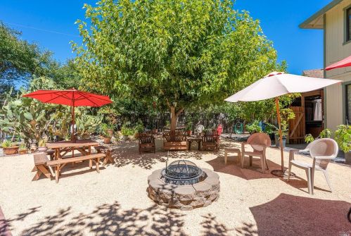 108 Duchess Ct, Windsor CA  95492-8043 exterior