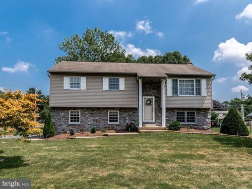 302 Grant St, Swartzville, PA 17569-9628