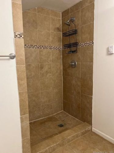 144 Kara Dr, Waterbury CT  06704-1571 exterior