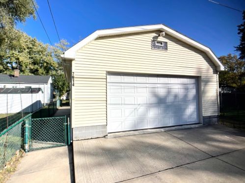 7614 Magnolia Ave, Hammond, IN 46324-3129
