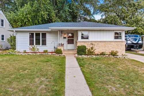 1262 Bond St, Green Bay, WI 54303-4156