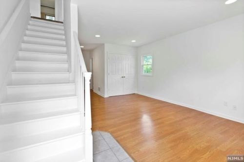 29 River Rd, Oakland NJ  07436-1912 exterior