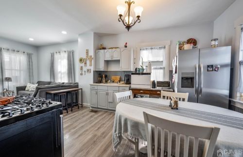 25 Hanson Ave, Perth Amboy NJ  08863-1730 exterior