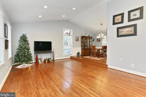 5424 Rilian Ct, Springfield VA  22015-2171 exterior