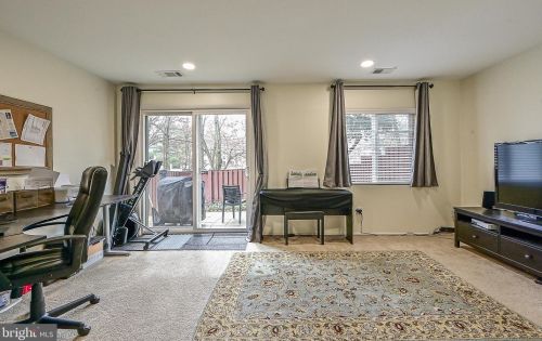 2414 Southgate Sq, Herndon VA  20191-1239 exterior