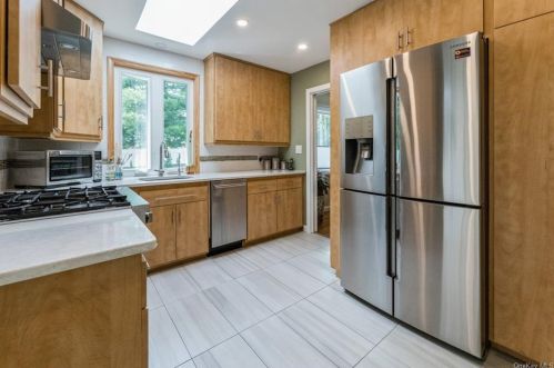 25 Cardinal Ct, West Nyack NY  10994-1031 exterior