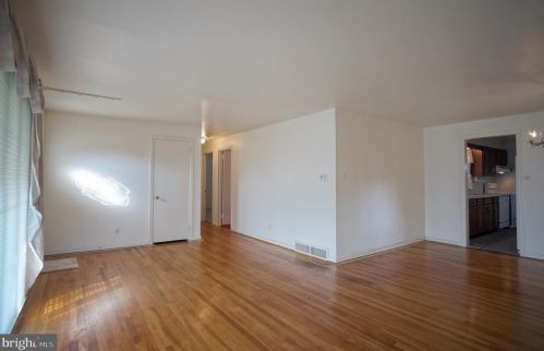 8 Brentwood Rd, Camp Hill PA  17011-2503 exterior