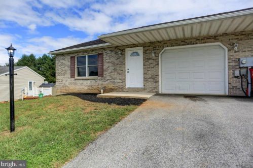 14 Holly Ct, Lees Cross Roads, PA 17257-8749