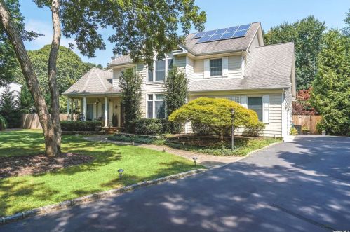 3 Shannon Ct, Center Moriches, NY 11934-2709