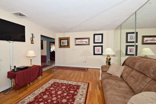 4 Merrimac Ct, Huntington Station NY  11746-6011 exterior