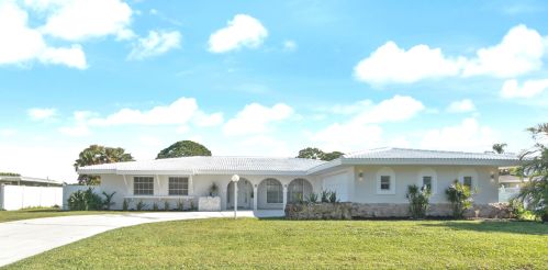 1713 Hondo Ave, Fort Pierce, FL 34952-5743