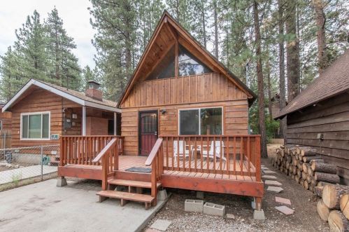 818 Rainbow Blvd, Big Bear City CA  92314-9654 exterior