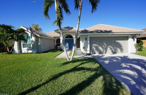 269 Sawgrass Ct, Naples, FL 34110-3326