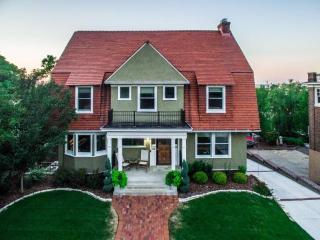 64 Groveland Ter, Minneapolis, MN 55403-1103