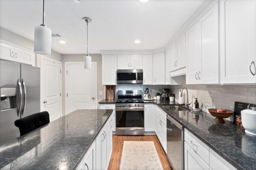 20 Saw Mill Dr, North Kingstown, RI 02852-7618