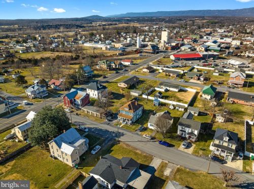 141 Funk St, Strasburg VA  22657-2403 exterior