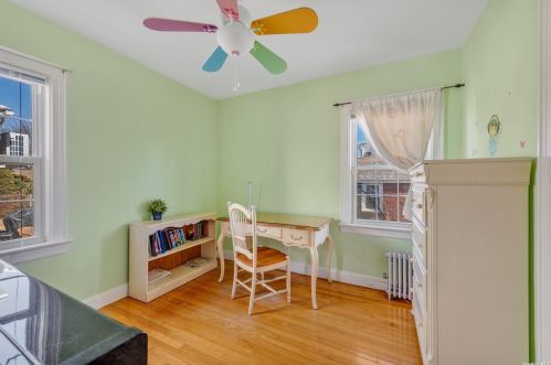 42 Stephen Ave, New Hyde Park NY  11040-3131 exterior