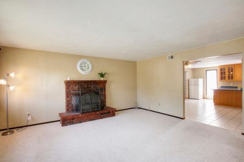 8974 El Oro Plaza Dr, Elk Grove CA 95624-2613 exterior