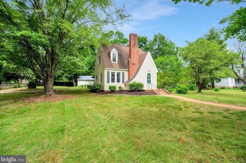 142 Main St, Bowling Green VA  22427-9425 exterior