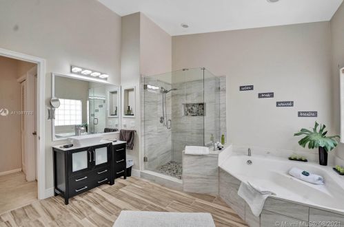 955 203 Ave, Hollywood FL  33029-3440 exterior