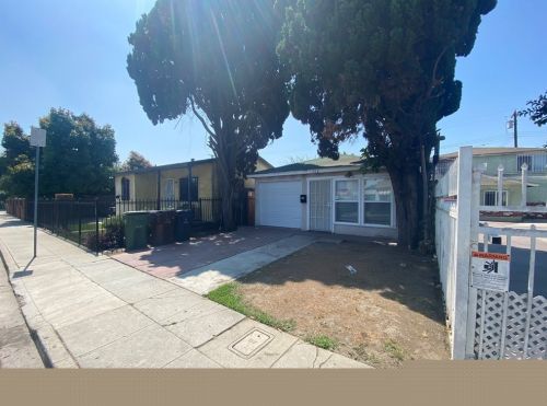 708 Plum St, Compton CA  90222-3940 exterior