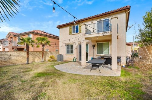 19920 Holly Dr, Santa Clarita CA  91350-3698 exterior