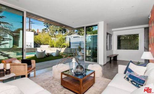 1027 Avenue A, Redondo Beach CA  90277-4819 exterior