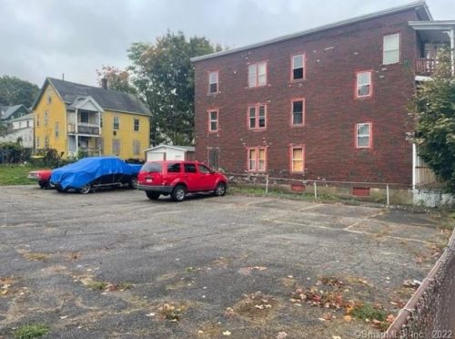 70 Ward St, Waterbury CT  06704-3632 exterior