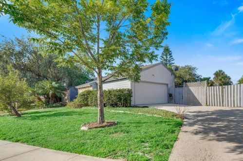 8820 Pine Bay Ct, Orlando, FL 32825-3712
