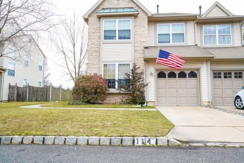 114 Lincoln Ln, Berlin Boro NJ  08009-1174 exterior