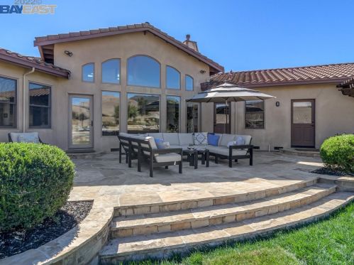 1080 Victorine Rd, Livermore CA  94551-6635 exterior