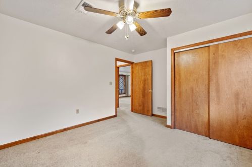 17 Brookside Dr, Mc Donald PA  15057-4401 exterior