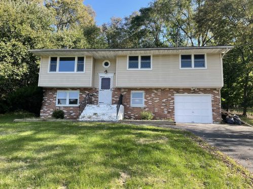 5 Cameron Ln, New Hamburg, NY 12590-3918