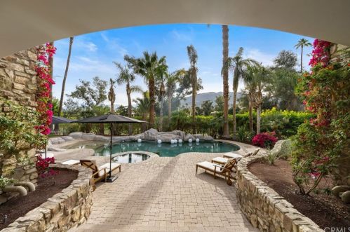 12 Clancy Ln, Rancho Mirage CA  92270-4501 exterior