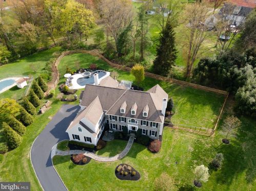 466 Black Swan Ln, Berwyn PA  19312-1908 exterior