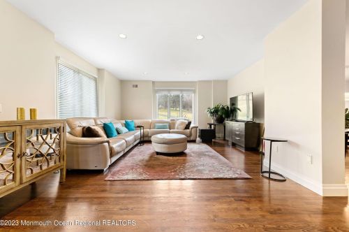 220 Doe Trl, Morganville, NJ 07751-4408