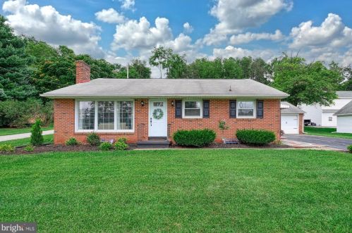 299 Old Hanover Rd, Spring Grove, PA 17362-8800