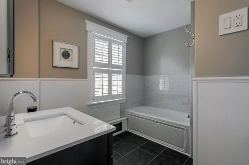 2154 County Line Rd, Ardmore PA  19003-3027 exterior