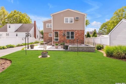 1985 Bergen St, North Bellmore, NY 11710-3203