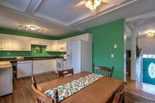 25 Wayne Rd, Milford CT  06460-3843 exterior