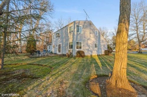 6 Kerri Ct, Huntington Station NY  11746-2000 exterior