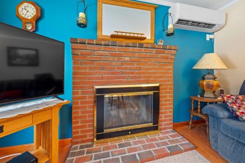 12 Ginger Dr, Goffstown NH  03045-2939 exterior