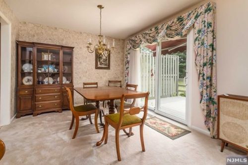 31 Erskine Ct, Mahwah NJ  07430-2014 exterior