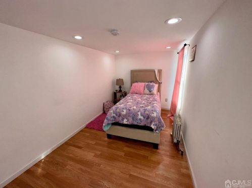 127 Fulton St, Woodbridge NJ  07095-2619 exterior