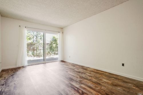 1700 Glenbrook Dr, Santa Rosa, CA 95401-5914